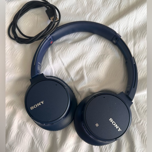 SONY WH-CH700N Wireless Noise Canceling Over-the-Ear Headphones -blue excellent